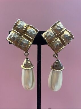 Gold-Tone vintage Hammered Square clip on Drop Earrings with Pearl Teardrops